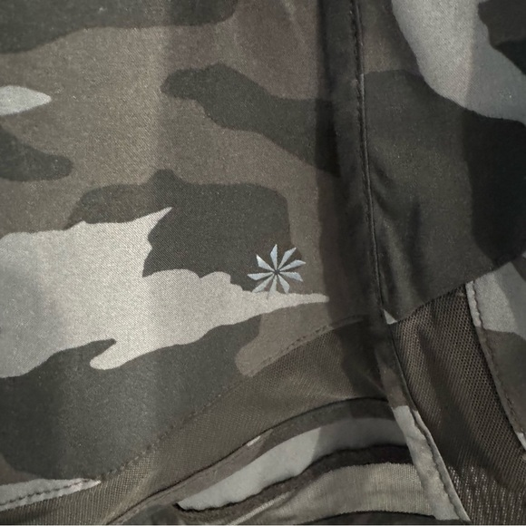 Athleta Mesh Racer Run Short 4” - Picture 4 of 7